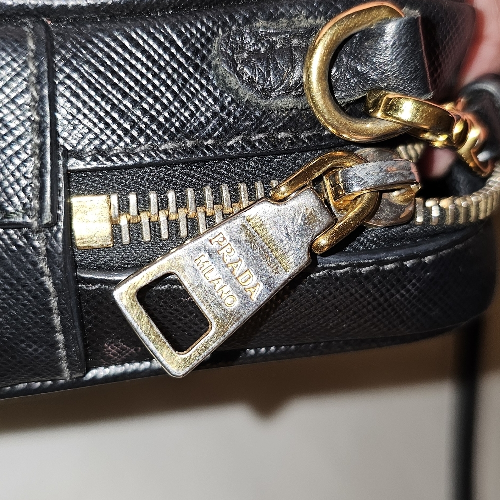 Prada Contenitore Tracolla Mini Camera Bag In Nero - image 5